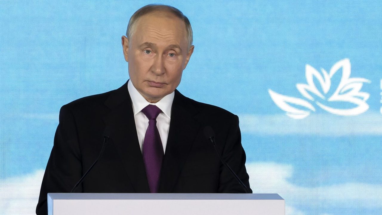 Trump Urges Ukraine To Negotiate With Putin Despite Ongoing Conflict Trump Urges Ukraine To Negotiate With Putin Despite Ongoing Conflict