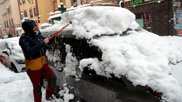 Tuesday's Snowstorm: Four Inches Or More Predicted, Extreme Cold Incoming Tuesday's Snowstorm: Four Inches Or More Predicted, Extreme Cold Incoming
