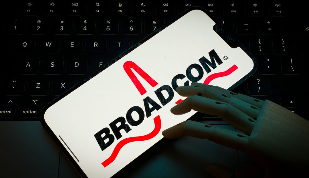 VMware Pricing Controversy: Broadcom's Proposed 1,050% Hike VMware Pricing Controversy: Broadcom's Proposed 1,050% Hike