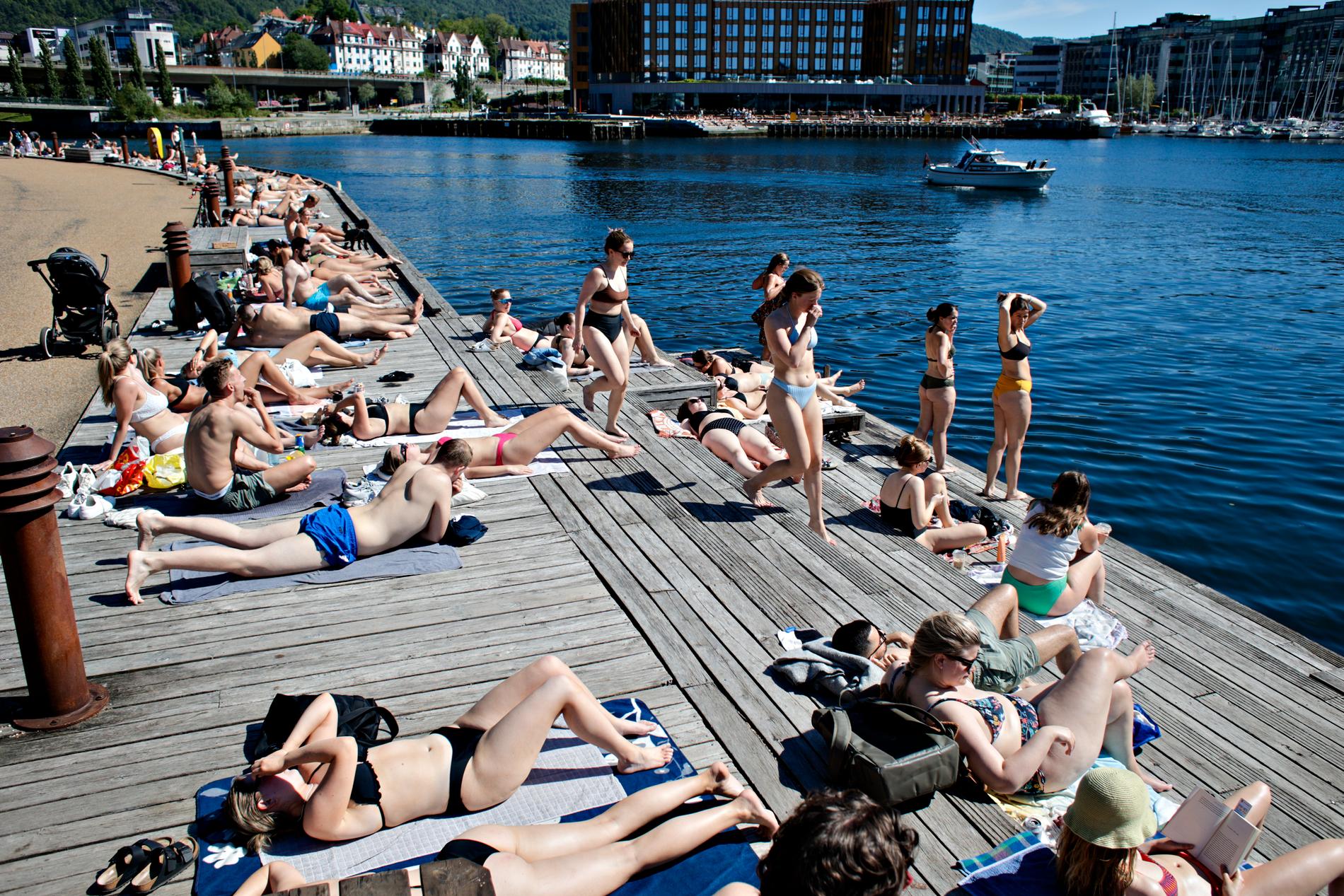 Vær, Badetemperaturer Og Hopp I Sjøen: En Guide Vær, Badetemperaturer Og Hopp I Sjøen: En Guide