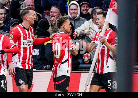 Veteran's Day Victory: PSV Clinches Eredivisie Title With Perisic And De Jong Veteran's Day Victory: PSV Clinches Eredivisie Title With Perisic And De Jong