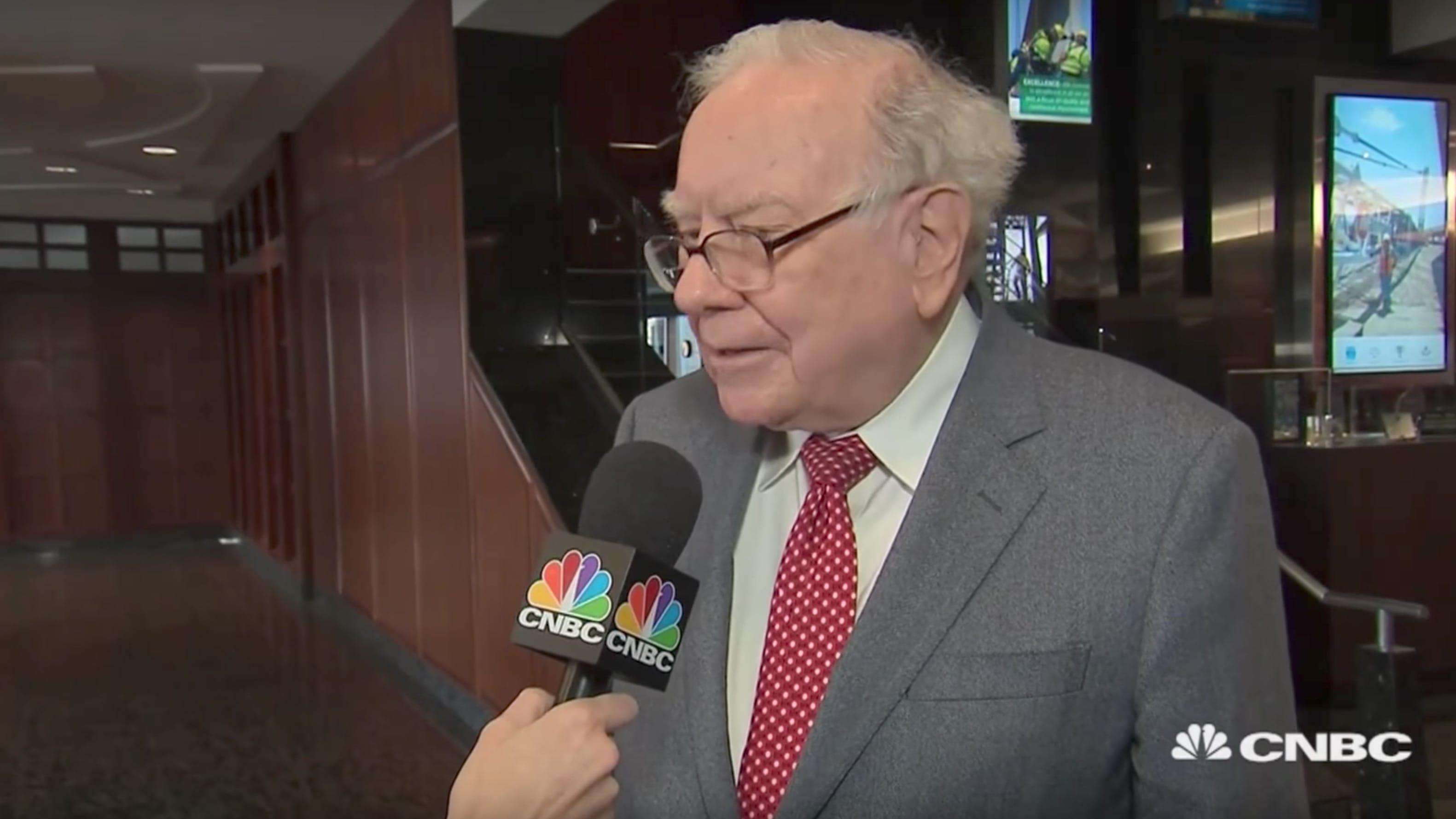 Warren Buffett's Apple Sale: Perfect Timing And Future Implications