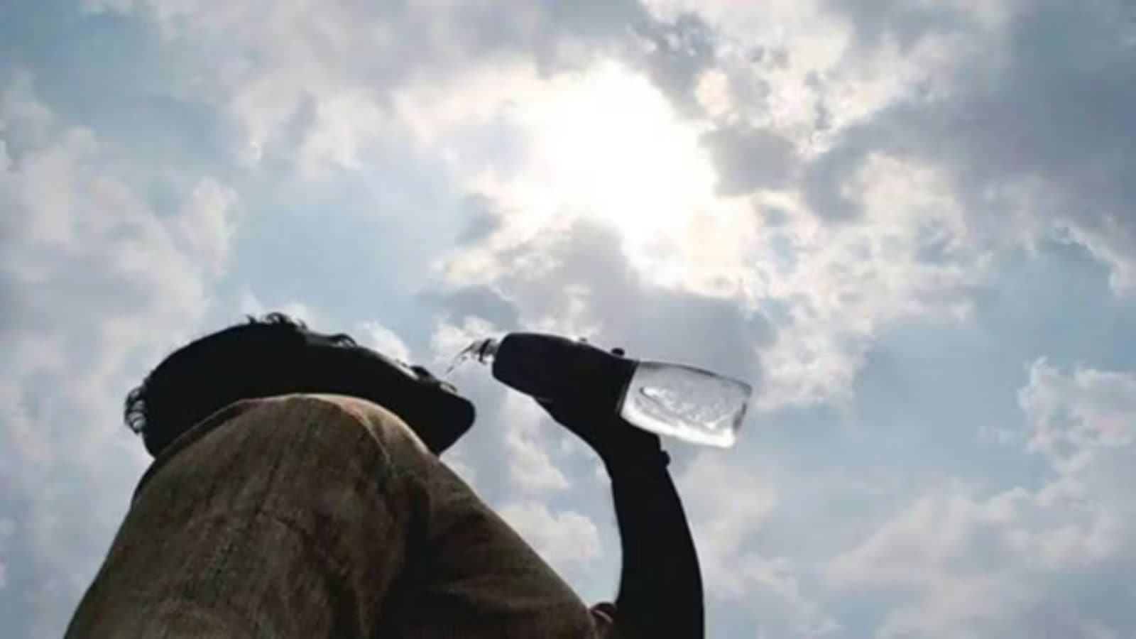 WB Weather Update: Kolkata And Adjacent Areas Brace For Thunderstorms WB Weather Update: Kolkata And Adjacent Areas Brace For Thunderstorms