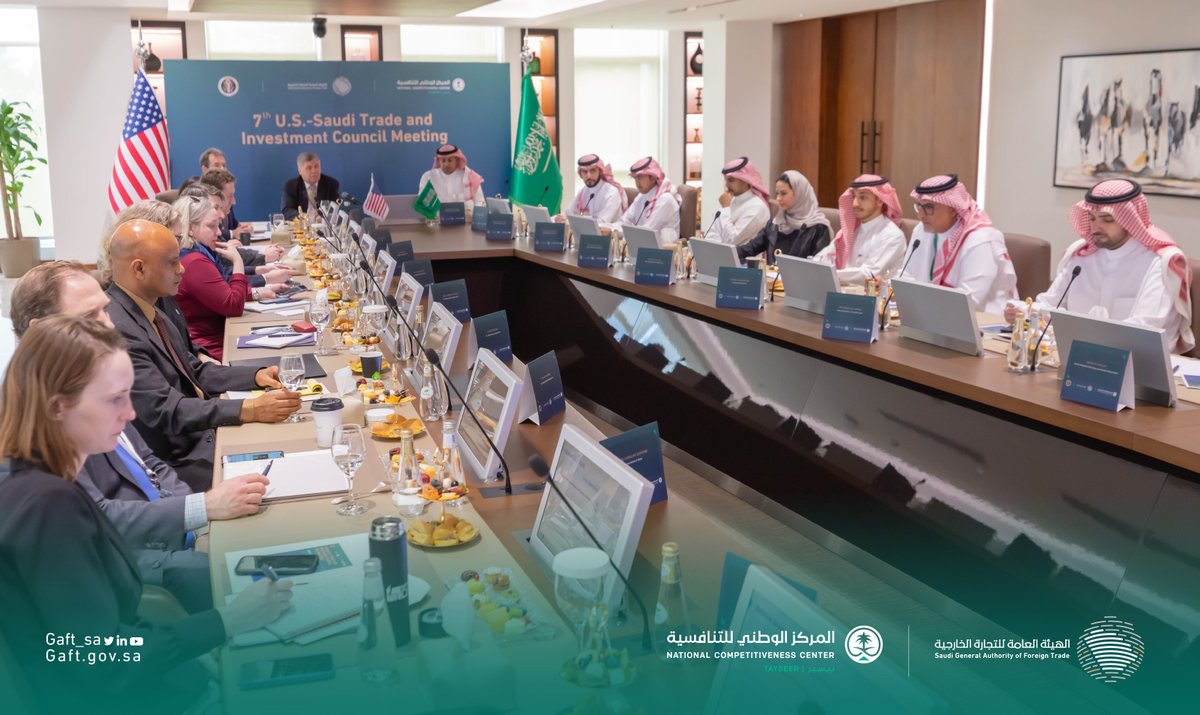 وزير التجارة السعودي يبحث سبل تعزيز التعاون مع أذربيجان وزير التجارة السعودي يبحث سبل تعزيز التعاون مع أذربيجان