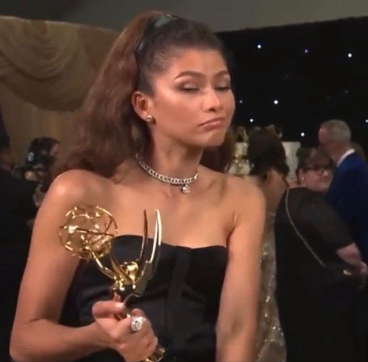 Zendaya And Cloudzone Partner For Spring 2025 Zendaya And Cloudzone Partner For Spring 2025